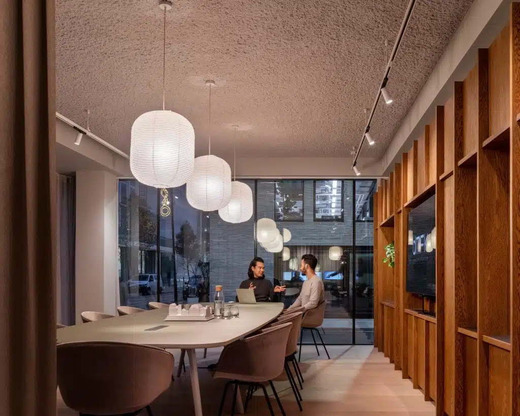 SonaSpray K-13 Special acoustic ceiling spray in Light Grey. Photo by Killian O'Sullivan.